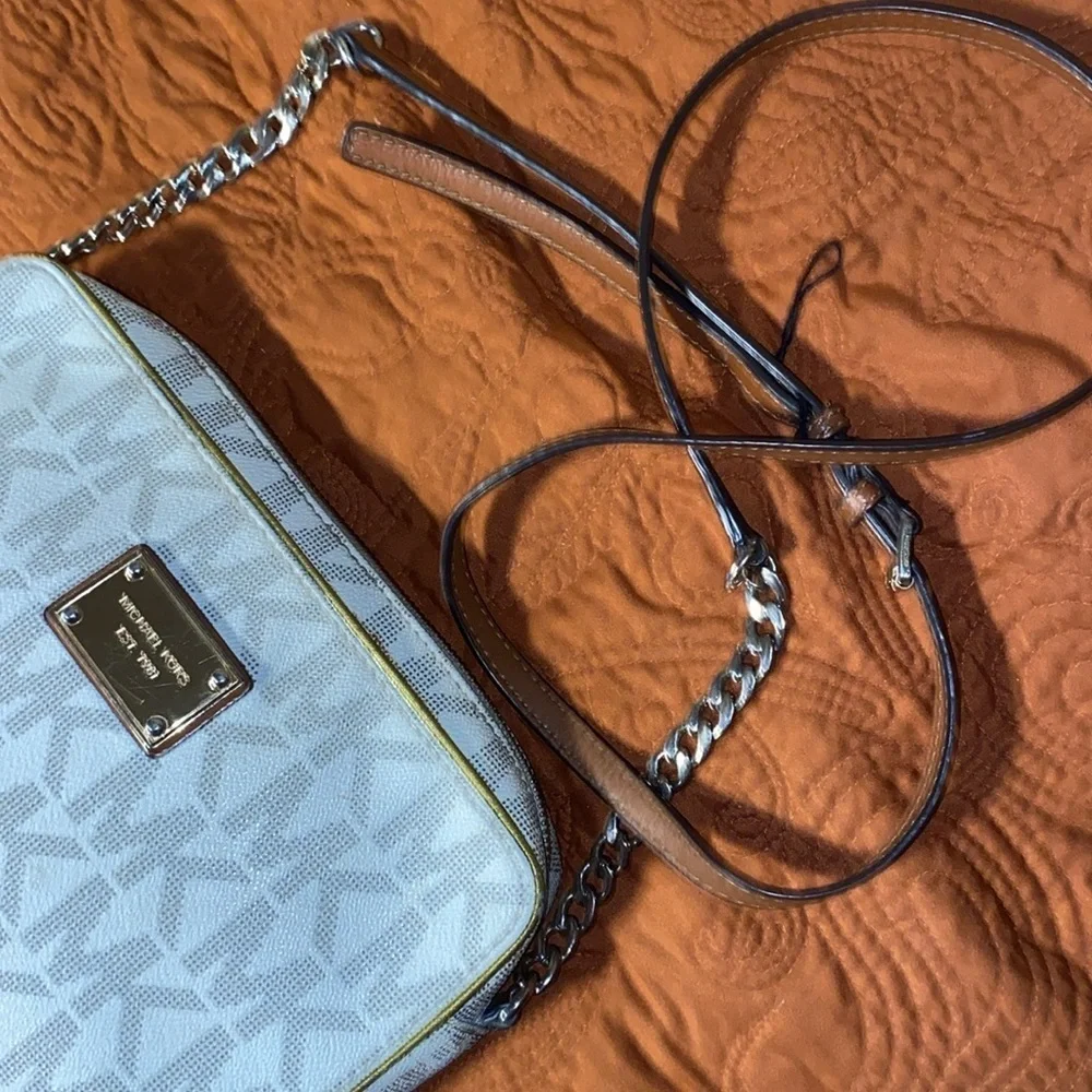 MICHAEL KORS Large East West Crossbody in Signature